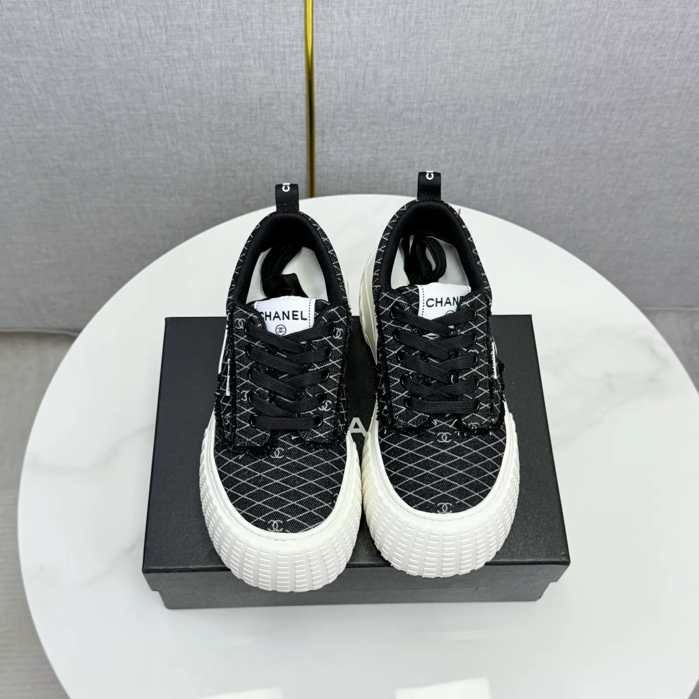 💕💕Factory direct selling price p640💕💕 Chanel Panda Shoes! 2025 counter's top casual sports shoes, this classic design; the upper is in the style of electric embroidery with various techniques; the outsole is fashionable and sporty; the unusual inclusion of a variety of color matching elements... The diversified mix and match is very good-looking and versatile, and can be used for leisure, fashion, sports, and outdoor... ꫛꫀꪝ Go➫ Materials: ❶Upper made of: original imported first-layer silk cowhide + original version waterproof cloth + original first-layer cowhide ❷Inner lining: Original Yangli+wang ❸ Outsole based on: Original TPU combination outsole Counter boutique packaging complete set for women 35–41